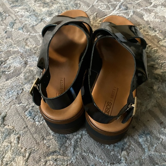 Women’s Sandals - Picture 3 of 8